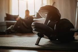 突发恶疾？格林不满判罚现场表演空气拳